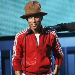  Pharrell Sukses Raih Producer Of The Year