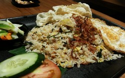 Kedai Locale: Nasi Goreng Oncom yang Gurih Wangi Bergaya Rumahan