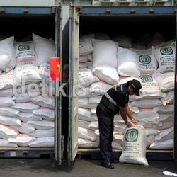 Kasihan Petani, Pupuk Subsidi Langka Gara-gara Birokrasi Ribet