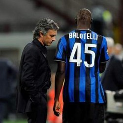 Balotelli Mau Saja Dilatih Mourinho Lagi