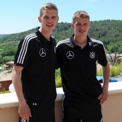 Si Kembar Bender: Lahir Beda 12 Menit, Pekan Lalu Bikin Gol Beda Semenit