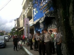 Sempat Diburu Polisi ke Atap, 2 Perampok Toko Batik Menghilang