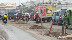 Di Jl Raya Serpong ini, Proyek Galian Benar-benar Bikin Kerusakan Parah