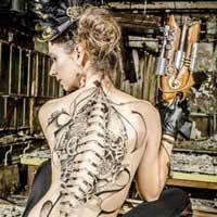 Grafiti di Atas Tubuh Wanita 