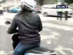 Pemotor Hindari Razia Jalan Layang Non Tol