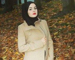 Hijab Style: Tampil Simple Chic Ala Sarah Elimy, Hijabers Asal Mesir