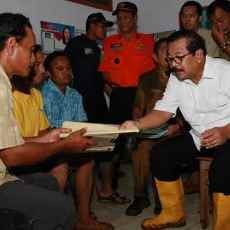 Gubernur Jatim Santuni Korban Tanah Longsor Jombang Rp 50 Juta