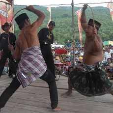 Ritual Ojung Digelar Warga Situbondo Tolak Bencana