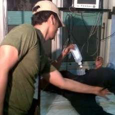 Perampok Bersenpi Dihajar Warga Usai Tabrak Mobil Korban