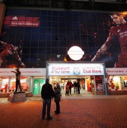 Melongok Toko Merchandise Liverpool: Dari Jersey Hingga Kitab Lagu