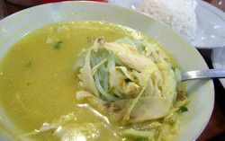 Soto Ayam Rakyat: Menikmati Soto Ayam dan Bebek Bengal Beraroma Wangi Kunyit