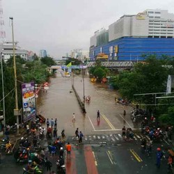 Jakarta Banjir, Curah Hujan di Beberapa Wilayah Capai 100 mm Plus Rob