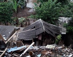 4 Rumah Ambles Terkena Longsor di Condet Jakarta Timur