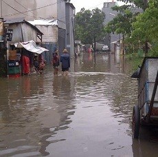 Hujan Semalaman, Jl Amil Buncit Indah Terendam Banjir