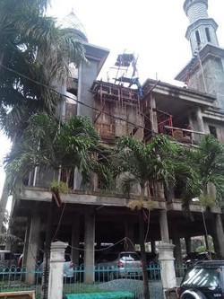 Banjir di Bekasi Barat, Parkiran Masjid Jadi Tempat Evakuasi Mobil