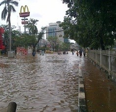  Depan Green Garden Banjir 80 Cm, Kendaraan Disarankan Puter Balik