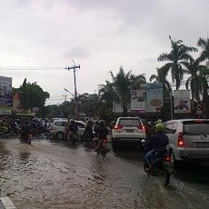 Jalan Puri Kembangan Ditutup Karena Banjir, Lalin Diahlihkan