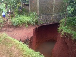 Ada Fenomena Tak Terduga di Jepara, Tanah Terbelah di Sawah dan Rumah