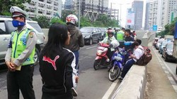 Ini Alasan Motor Dilarang Melintas di JLNT