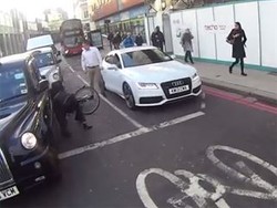 Dingatkan karena Salah, Pengemudi Ini Malah Hajar Pesepeda