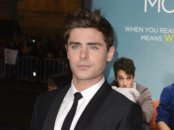 Zac Efron Eksis di Premiere That Awkward Moment