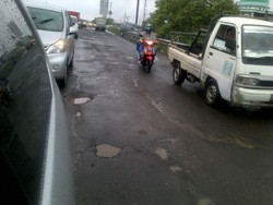 Banjir di Welahan Jepara Surut, Tinggalkan Banyak Lubang di Jalan
