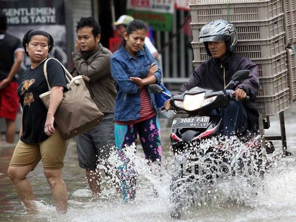 Jalan Bendungan Hilir Terendam