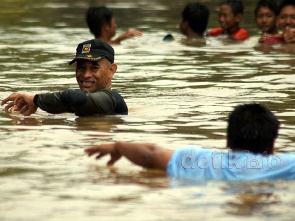 Komplek Dosen IKIP Bekasi Banjir Hingga 2 Meter