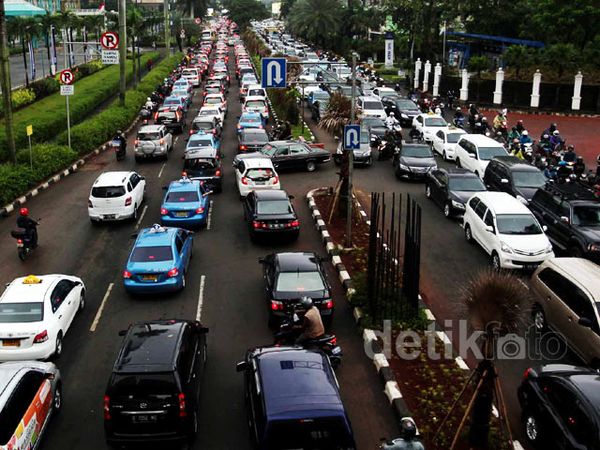 Jalan Asia Afrika Tak Bergerak