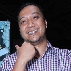 Aksi Andalan Bona Pascal di Atas Panggung
