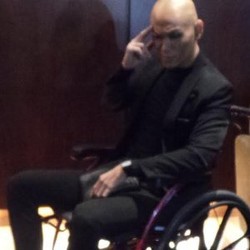 Deddy Corbuzier Kini Duduk di Kursi Roda, Kenapa?