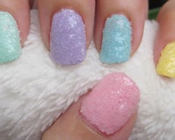 Ini Cara Membuat Efek Kristal Pada Kuku dengan Garam