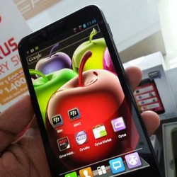 Cyrus Masih Pikir-pikir Boyong Ponsel 8 Otak