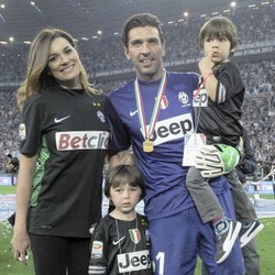 Buffon Diganggu Isu Mendua