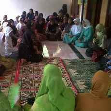 Doa Bersama Bagi Korban Longsor di Jombang Diwarnai Isak Tangis