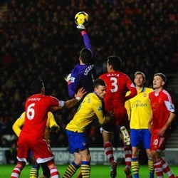 Szczesny: Yang Penting Arsenal Finis Teratas di Bulan Mei