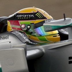 Mercedes Langsung Analisis Penyebab Crash-nya Hamilton