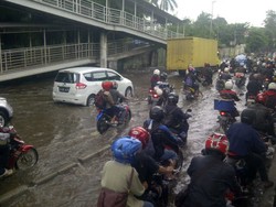 Jalan Daan Mogot Macet Parah, Polisi Baru Akan Terjun ke Lokasi
