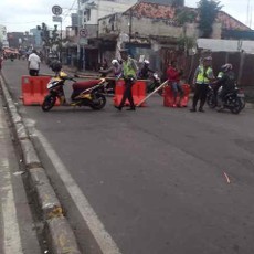Antisipasi Macet, Jalan Jatinegara Barat Ditutup Polisi