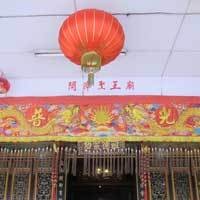 Kelenteng Tua Di Pinggir Kali Besar Ini Tampak Sepi 