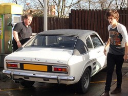 Terbengkalai, Mobil Harry Styles Ditulisi Kata-kata Jorok