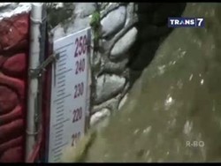 Penampakan Air Bendung Katulampa Saat Menembus Garis Sinyal Merah 