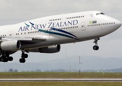 Mabuk, Turis Wanita Ini Berteriak & Gigit Pramugari