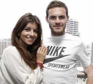 Mata Segera Cari Rumah di Manchester