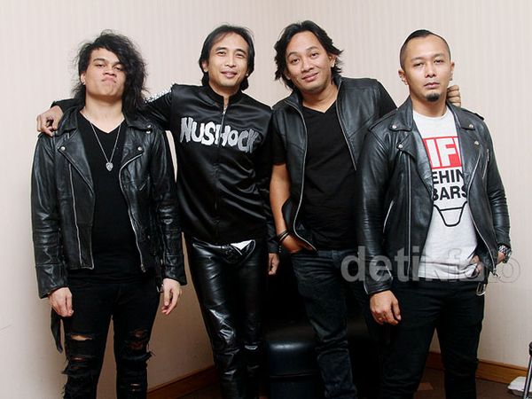 Ingin Terus Berkarya, Piyu Bentuk The Frontman