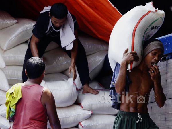 Beras Ilegal asal Vietnam Masuk Pasar Cipinang