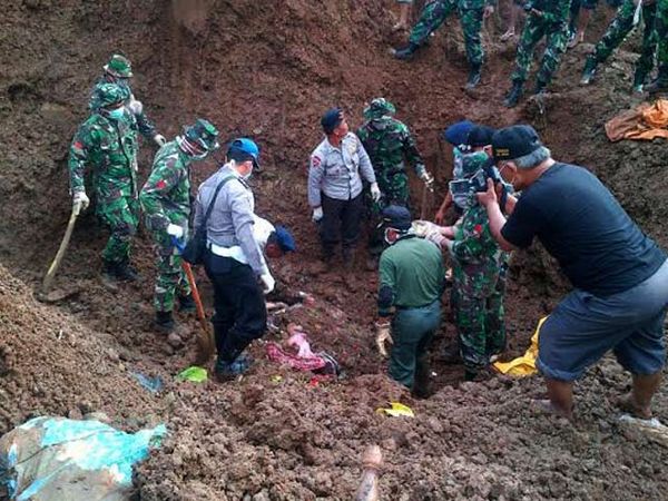 Korban Longsor Jombang Jadi 12 Orang