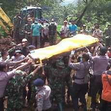 Korban ke-11 Jenazah Balita Usia 3 Tahun Ditemukan Terkeruk Alat Berat