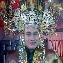 Mahkota Heboh Nassar, Fab or Fail?