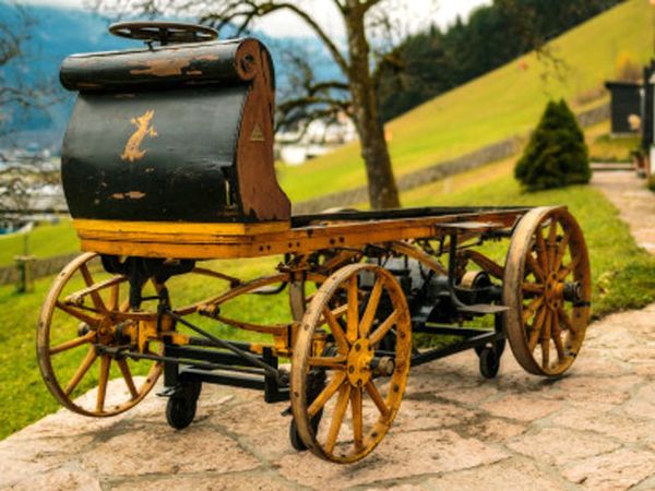 Mobil Pertama Porsche